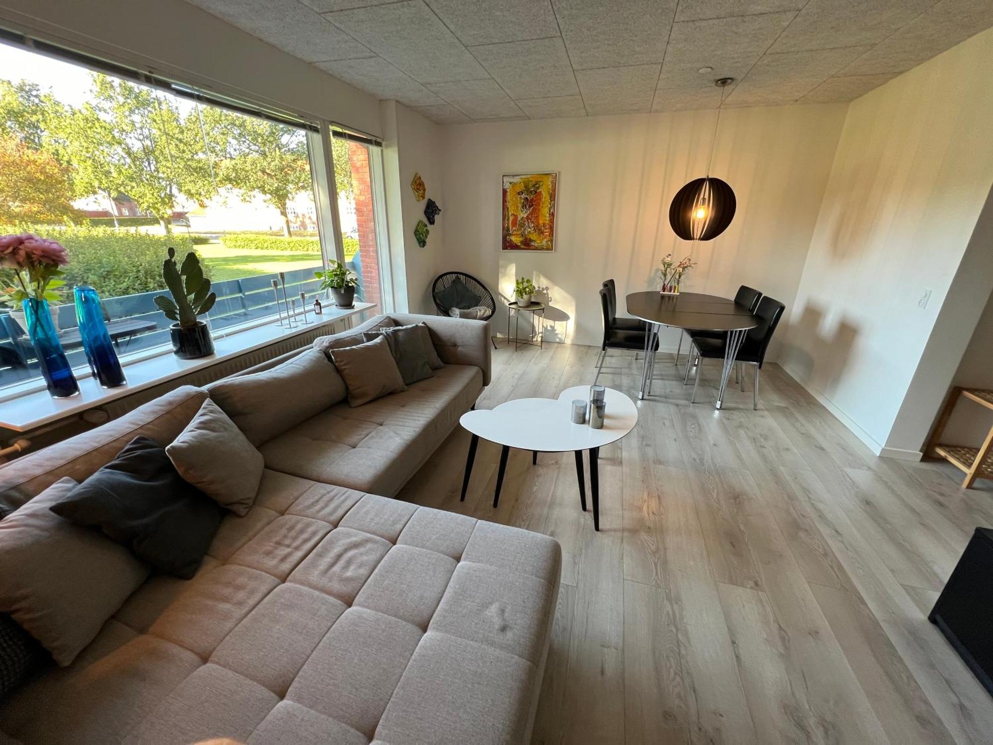 Nyrenoveret Lejlighed Med Balkon Og Parkering Esbjerg Exterior photo